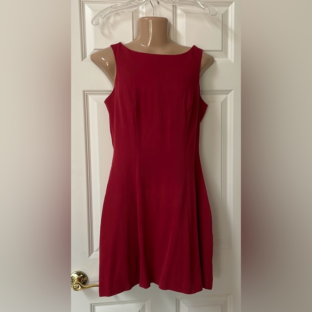Elegant Red Sleeveless Dress